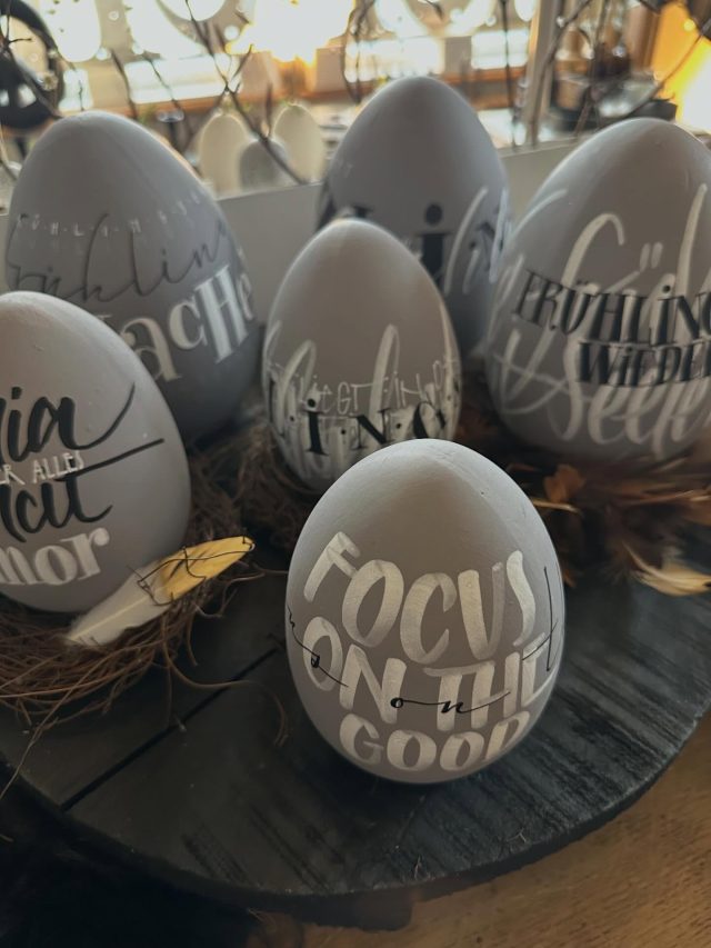Focus on the good !! Nur noch am Donnerstag offen, danach mach ich die Brücke & der Frühling kann wieder kommen ☀️
#keramikeier #kalligraphie #unikate #osterdeko #frühling