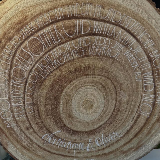 Möge eure Liebe wachsen….
#hochzeit #hochzeitsgeschenk #baumscheibe #eiglasufdliebi #loveisintheair